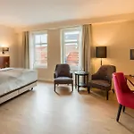 Western Excelsior Hotel 4*