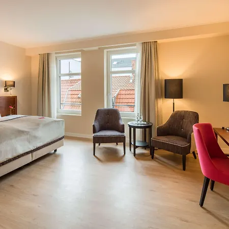 Western Excelsior Hotel 4*